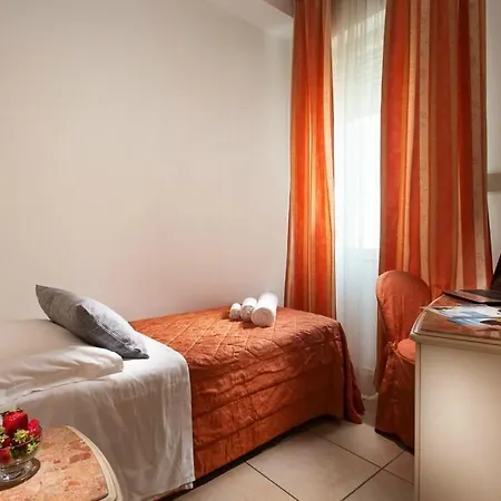 Mocambo فندق ميلانو ماريتيما